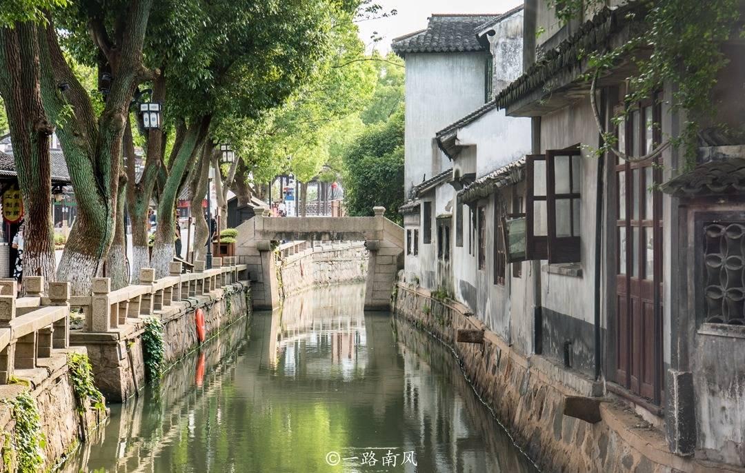 广州一公司招聘本科生需提供大专证，这则新闻暴露出了哪些问题呢？